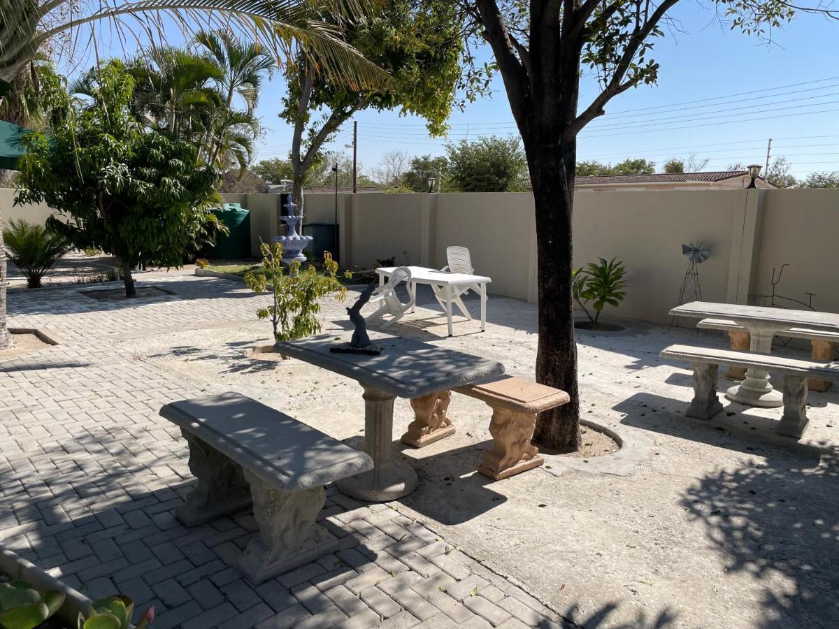 Ry Courtyard Oshakati Exterior foto