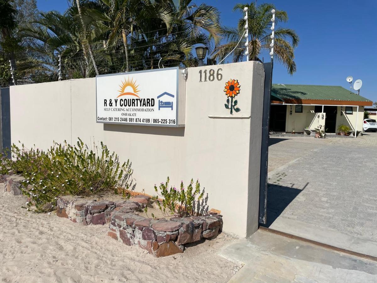 Ry Courtyard Oshakati Exterior foto