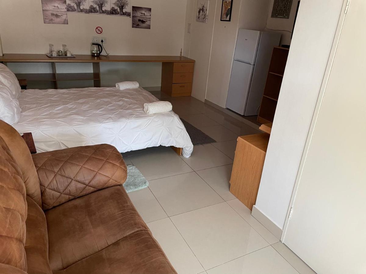 Ry Courtyard Oshakati Exterior foto