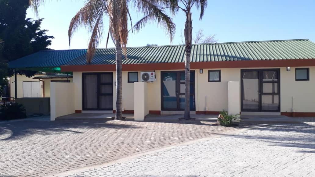 Ry Courtyard Oshakati Exterior foto