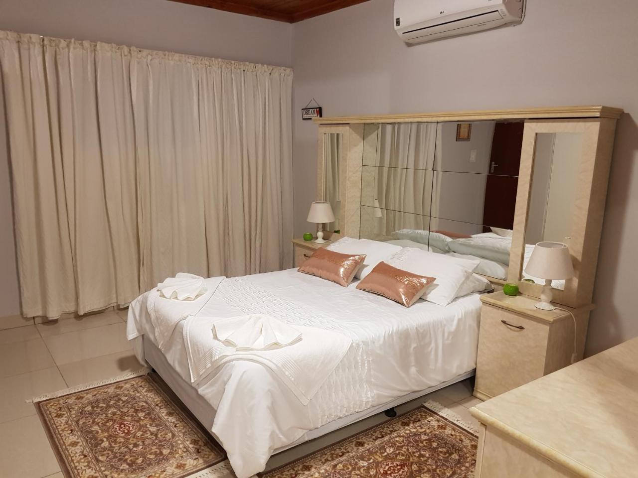 Ry Courtyard Oshakati Exterior foto